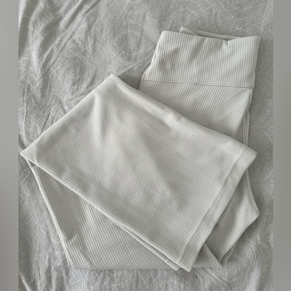 Lululemon Ribbed High-Waist pants - White size 6